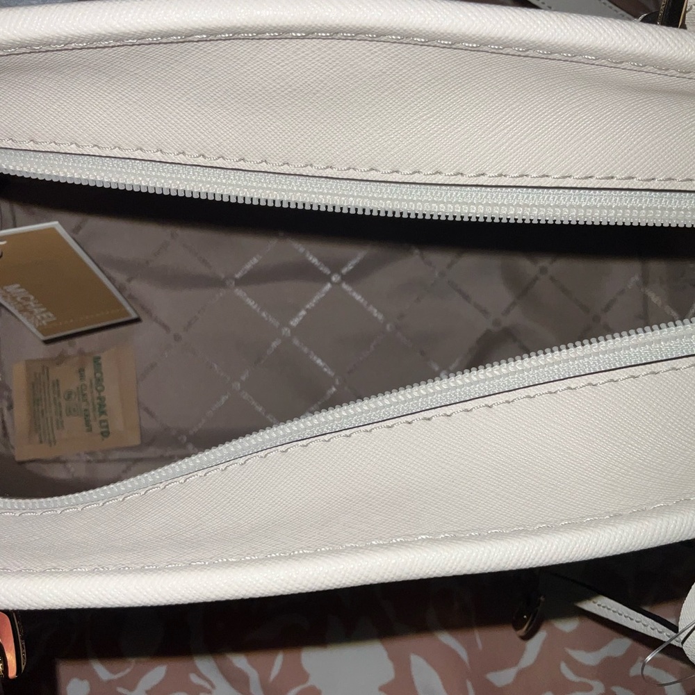 NEW- Michael Kors Cream Tote Bag with Gold Accents - Picture 5 of 5